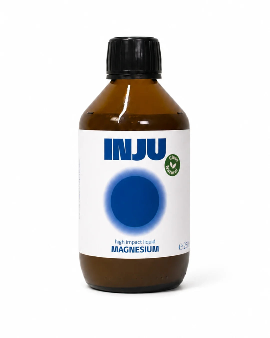 Braune Glasflasche „INJU Magnesium“ mit schlichtem mit weißem Etikett, und kreisförmigen, blauem Logo und Schrift.