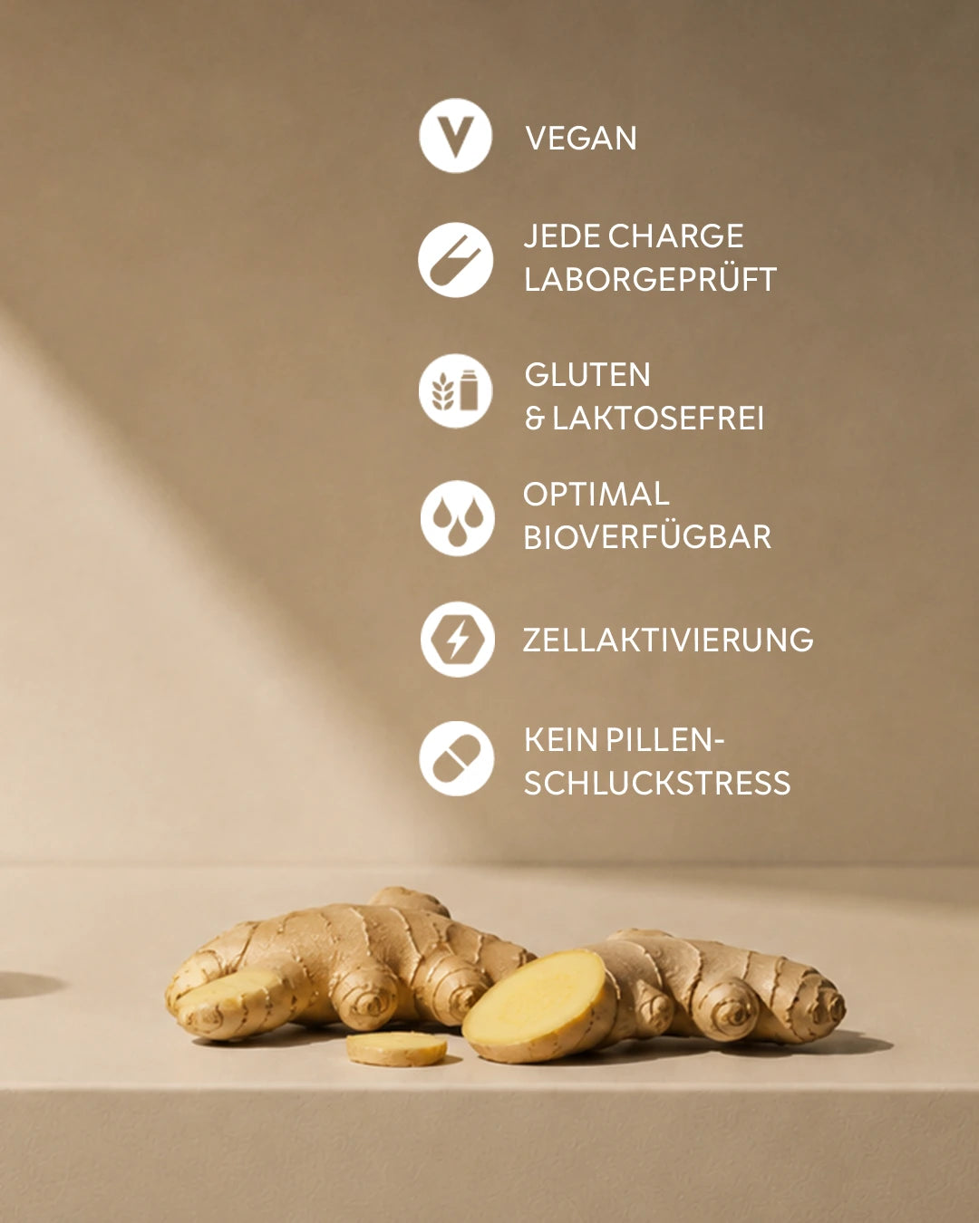 Liste von Produkteigenschaften von INJU Magnesium mit Icons: Vegan, jede charge Laborgeprüft, gluten- und laktosefrei, optimale Bioverfügbarkeit, Zellaktivierung und kein Pillen-Schluckstress. Im unteren Teil des Bildes liegen teils aufgeschnittene Ingwerknollen.