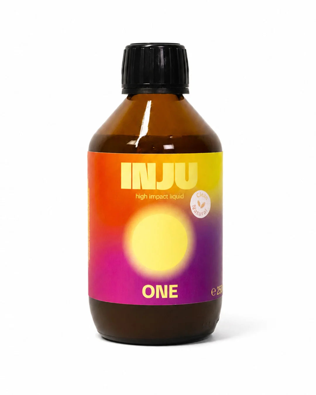 Braune Glasflasche „INJU One“ mit einem Etikett in Orange-Gelb-Pink-Violett Verlauf und einem leuchtend gelben Kreissymbol.